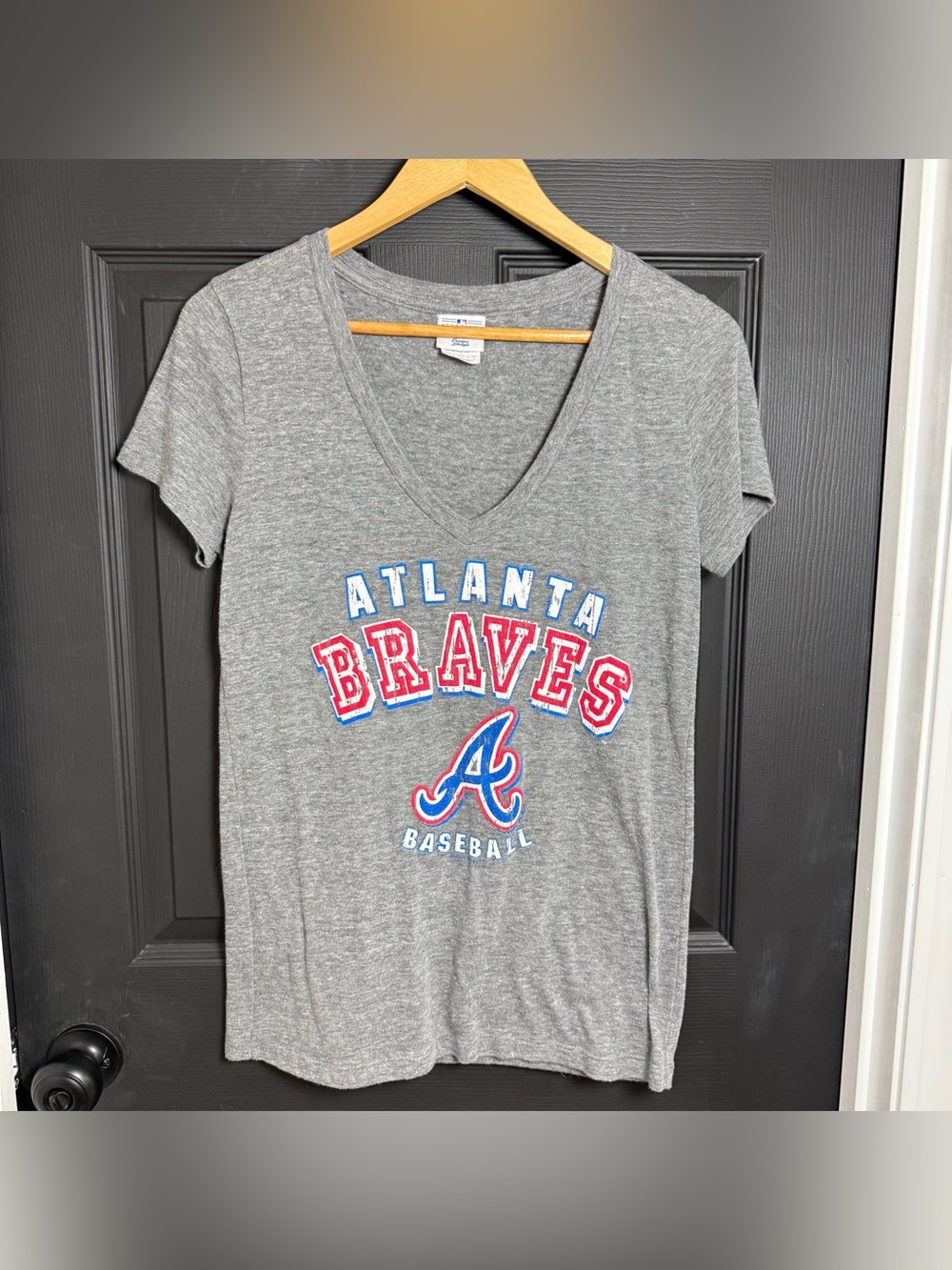 Atlanta Braves Women’s Gray V-Neck Short Sleeve Tee